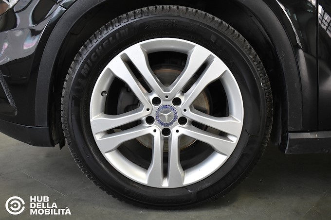 MERCEDES-BENZ GLA 180 CDI Sport